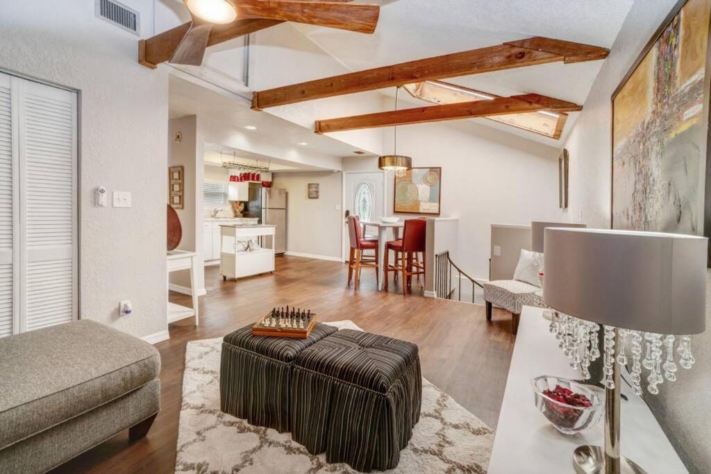 Hidden Couples Loft Retreat In Heights Foodie District แทมปา ภายนอก รูปภาพ